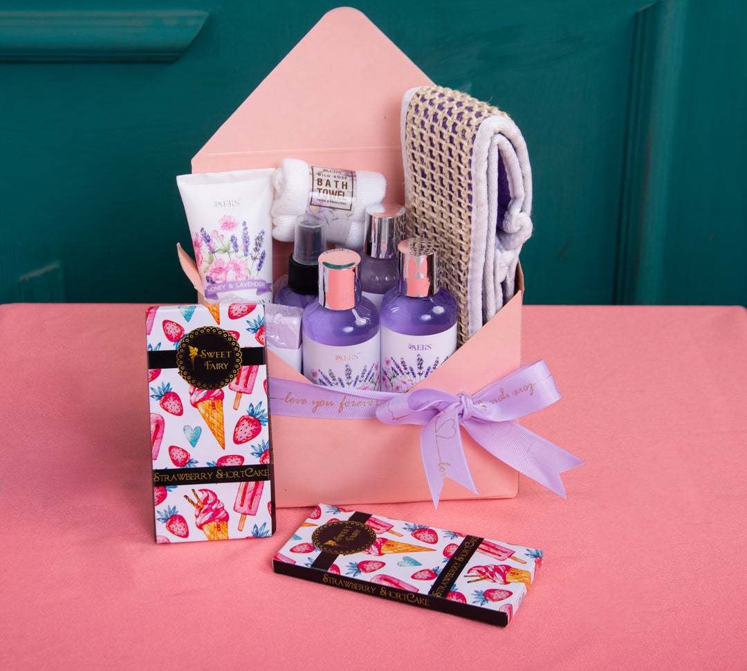 LAVENDER BATH CARE HAMPER