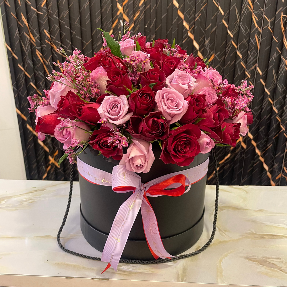 Blooms & Gifts Amour In Bloom HatBox