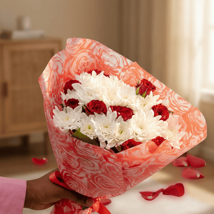 Blooms & Gifts Cœur Fleuri Red Roses & White Chrysanthemum Bouquet