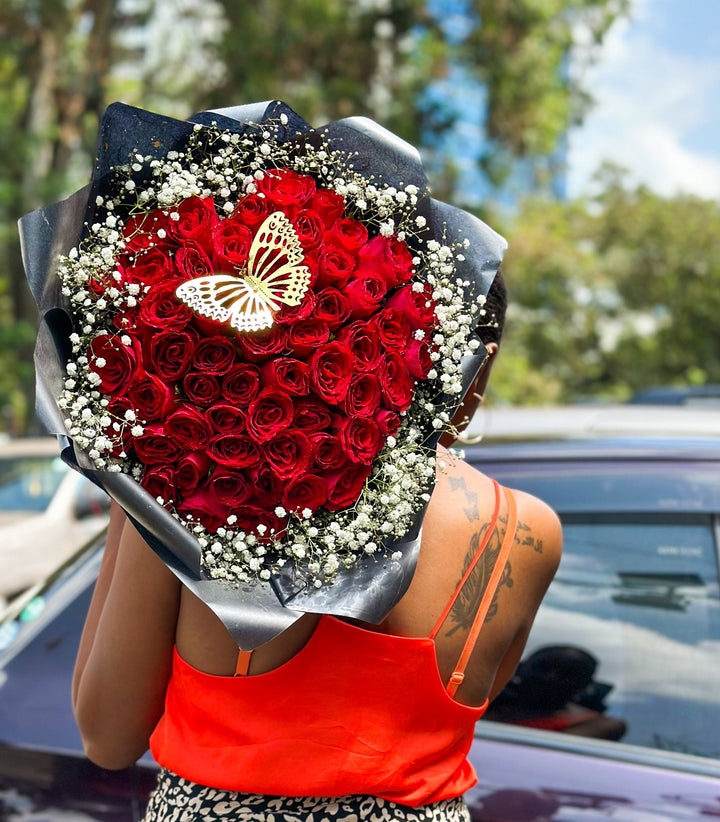 Blooms & Gifts Elegant Rose bouquet