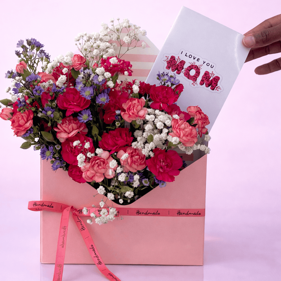 Blooms & Gifts Mum’s Little Love Note Carnations Gift Set