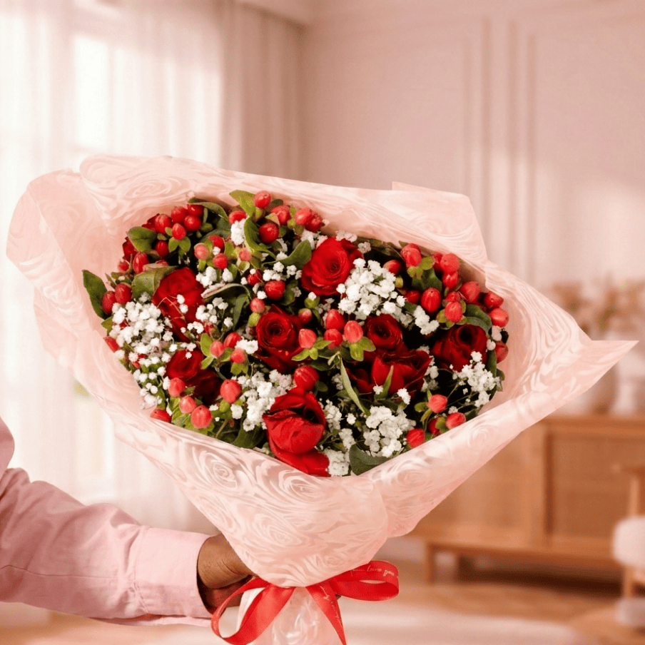 Blooms & Gifts Rouge Élégant Red Roses & Berries Bouquet