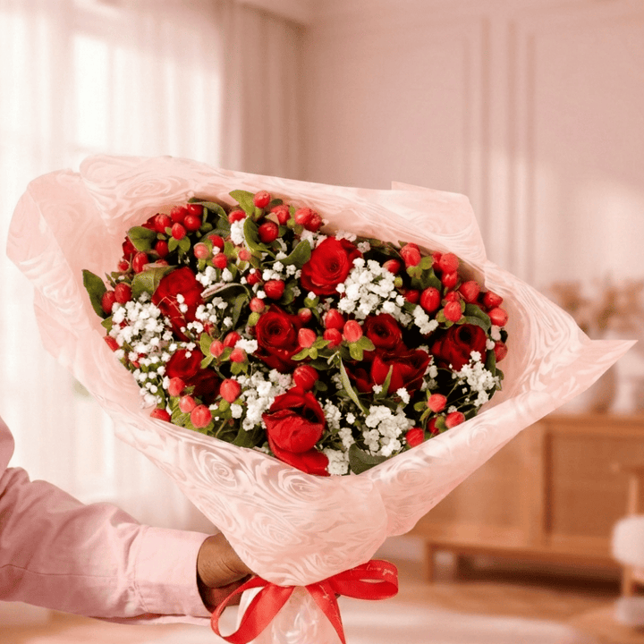 Blooms & Gifts Rouge Élégant Red Roses & Berries Bouquet