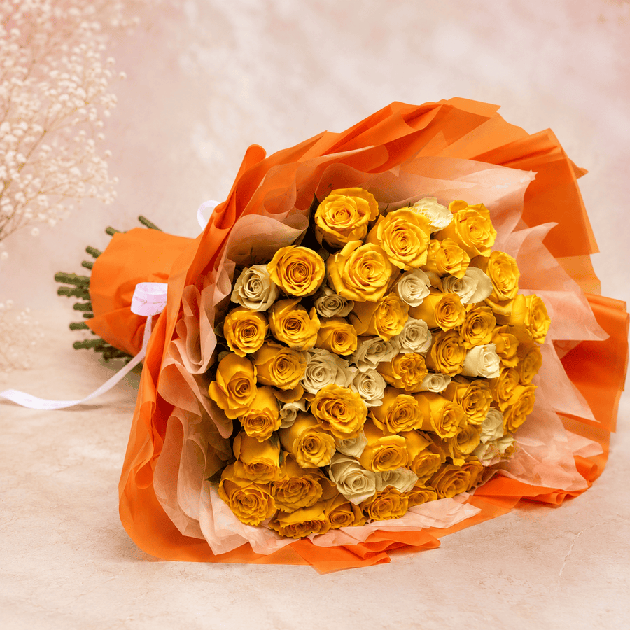 Blooms & Gifts Sunshine – Yellow & White Rose Bouquet